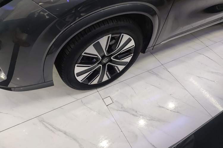 Used Landian E5 PLUS 2026 Model 165km Long-Range First-Adoption Version Ultra 7-seater Left Front Wheel Hub