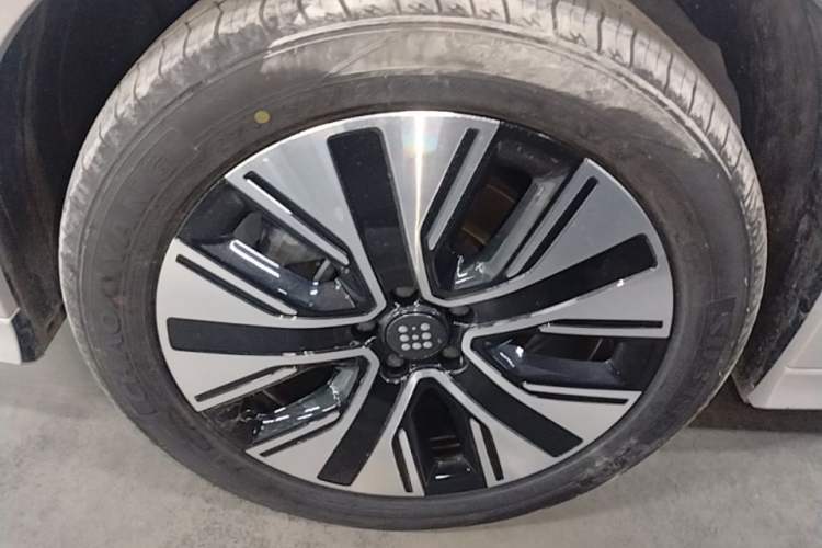 Used Landian E5 PLUS 2026 Model Standard-Range All-Wheel-Drive Performance Version Ultra Left Front Wheel Hub
