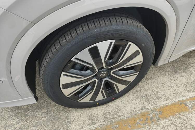 Used Landian E5 PLUS 2026 Model 230km Ultra-Long-Range Version Ultra 7-seater Left Front Wheel Hub