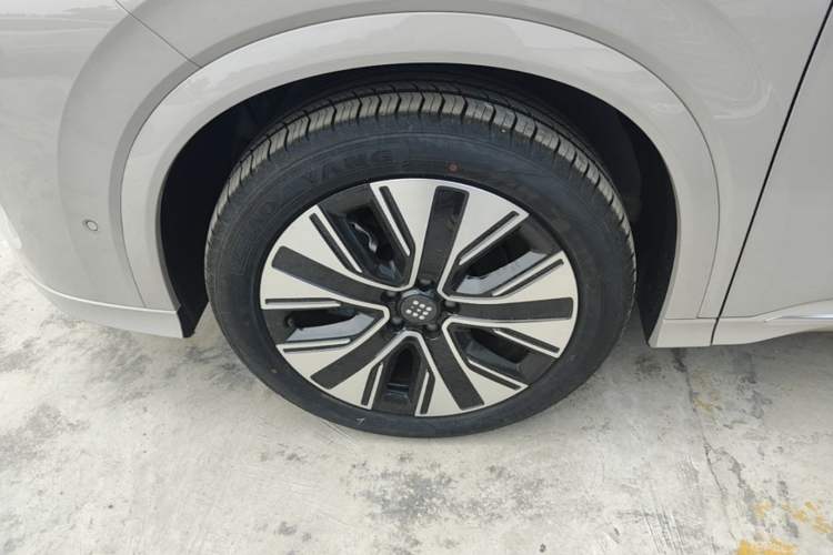 Used Landian E5 PLUS 2026 Model 230km Ultra-Long-Range Version Ultra 5-seater Left Front Wheel Hub