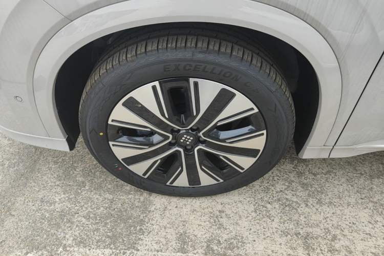 Used Landian E5 PLUS 2026 Model 230km Ultra-Long-Range Version Ultra 7-seater Left Front Wheel Hub