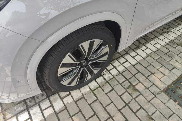 Used Landian E5 PLUS 2026 Model 230km Ultra-Long-Range Version Ultra 5-seater Left Front Wheel Hub