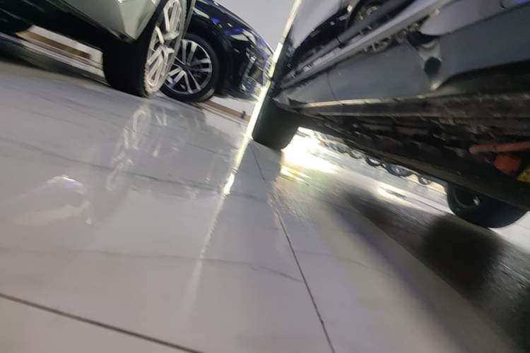 Used Landian E5 PLUS 2026 Model 165km Long-Range First-Adoption Version Ultra 7-seater Left Side Sill