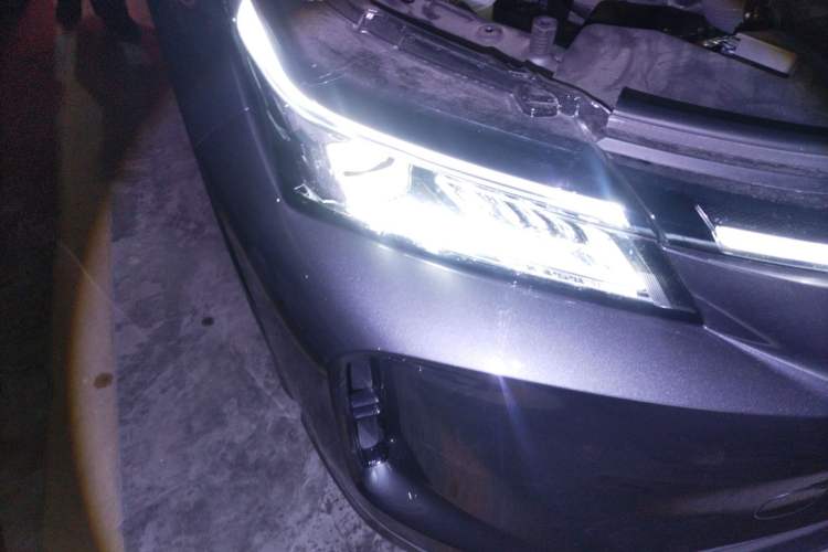 Used Landian E5 PLUS 2026 Model 165km Long-Range First-Adoption Version Ultra 5-seater Right Front Headlight