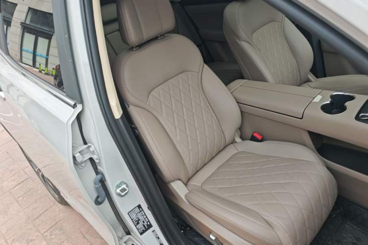 Used Landian E5 PLUS 2026 Model Standard-Range All-Wheel-Drive Performance Version Ultra Right Front Seat