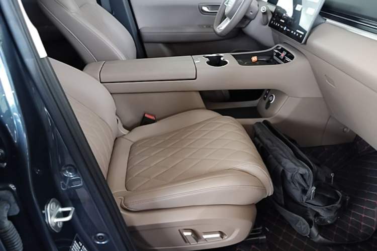 Used Landian E5 PLUS 2026 Model 230km Ultra-Long-Range Version Ultra 7-seater Right Front Seat