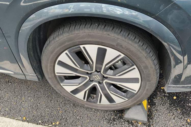 Used Landian E5 PLUS 2026 Model 230km Ultra-Long-Range Version Ultra 7-seater Right Front Wheel Hub