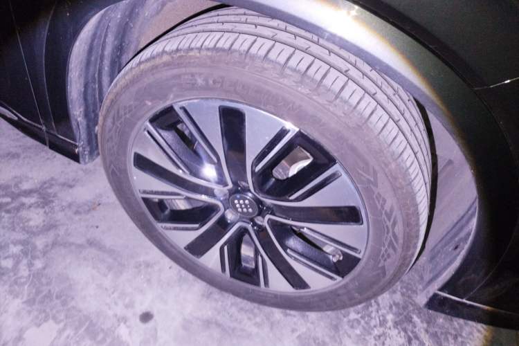 Used Landian E5 PLUS 2026 Model 165km Long-Range First-Adoption Version Ultra 5-seater Right Front Wheel Hub