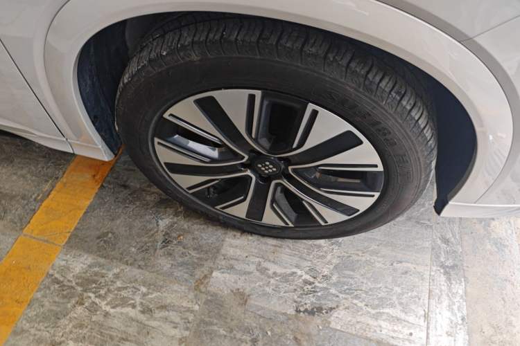 Used Landian E5 PLUS 2026 Model 230km Ultra-Long-Range Version Ultra 5-seater Right Front Wheel Hub