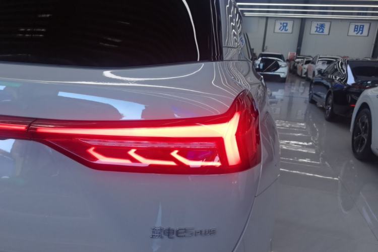 Used Landian E5 PLUS 2026 Model Standard-Range All-Wheel-Drive Performance Version Ultra Right Rear Taillight