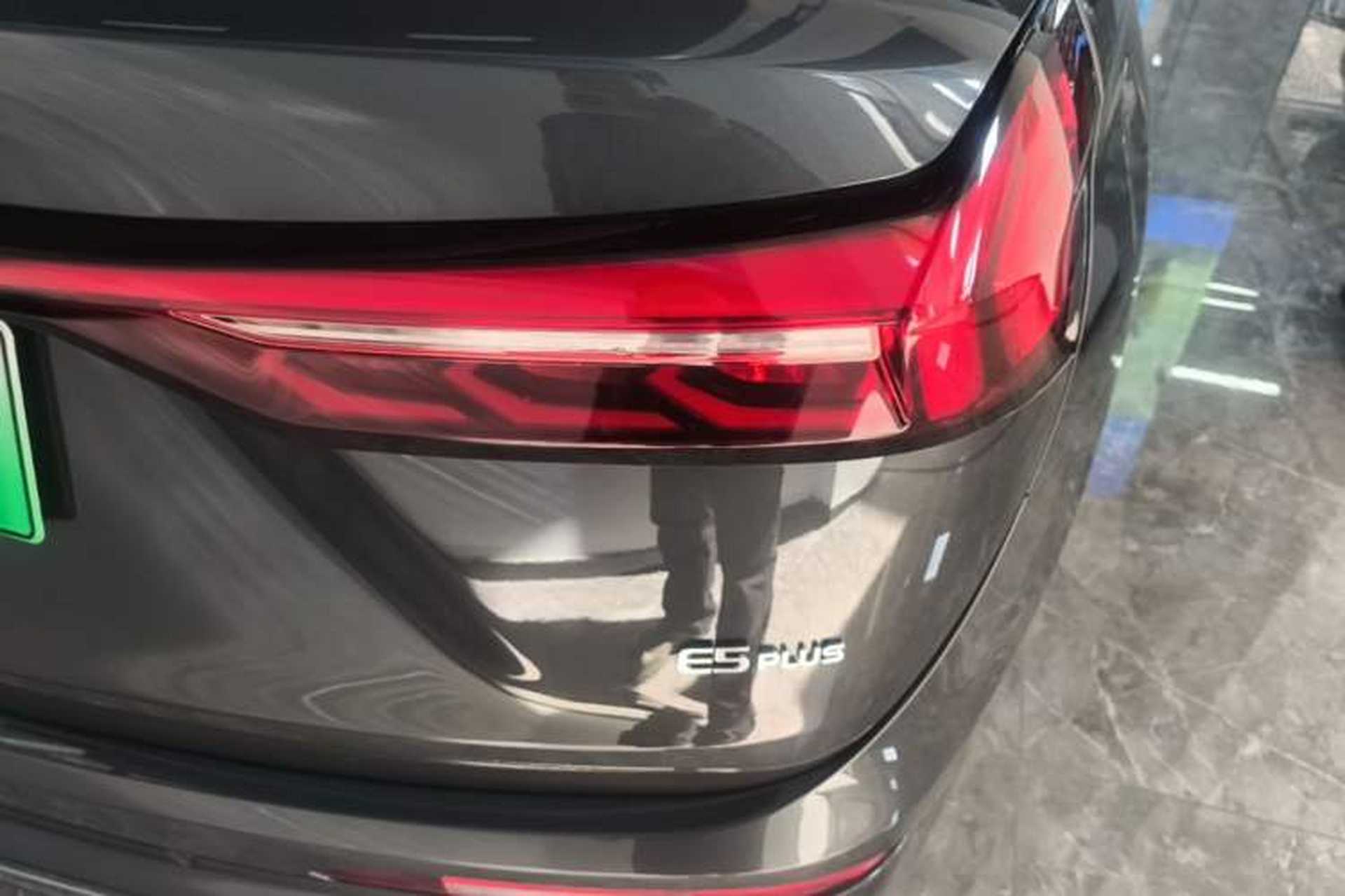 Used Landian E5 PLUS 2026 Model 165km Long-Range First-Adoption Version Ultra 7-seater Right Rear Taillight