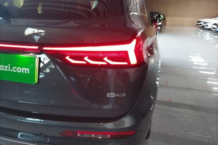 Used Landian E5 PLUS 2026 Model 165km Long-Range First-Adoption Version Ultra 7-seater Right Rear Taillight