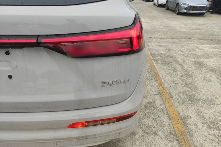 Used Landian E5 PLUS 2026 Model 230km Ultra-Long-Range Version Ultra 7-seater Right Rear Taillight