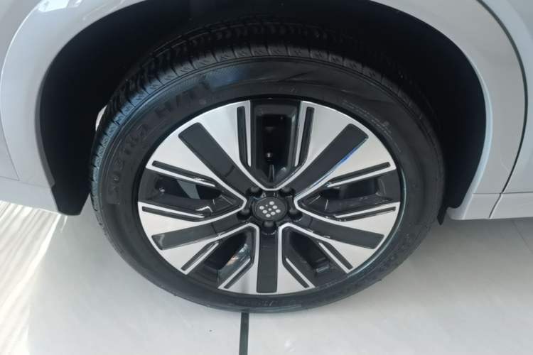 Used Landian E5 PLUS 2026 Model Standard-Range All-Wheel-Drive Performance Version Ultra Right Rear Wheel Hub