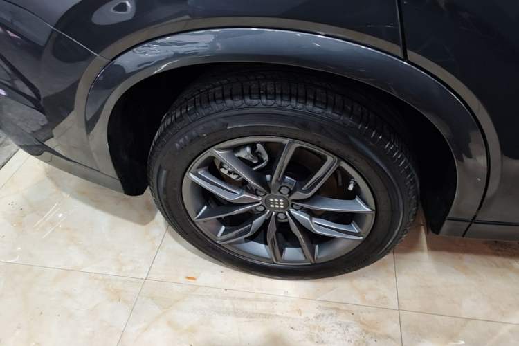 Used Landian E5 PLUS 2026 Model, 165km Long-Range First-Adoption Edition, 7-seater Right Rear Wheel Hub