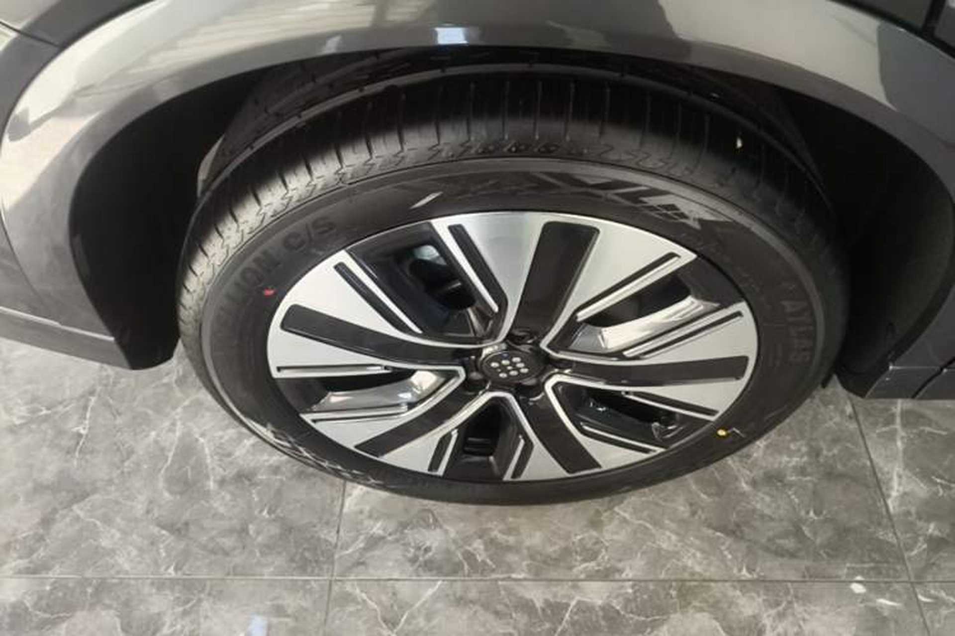 Used Landian E5 PLUS 2026 Model 165km Long-Range First-Adoption Version Ultra 7-seater Right Rear Wheel Hub