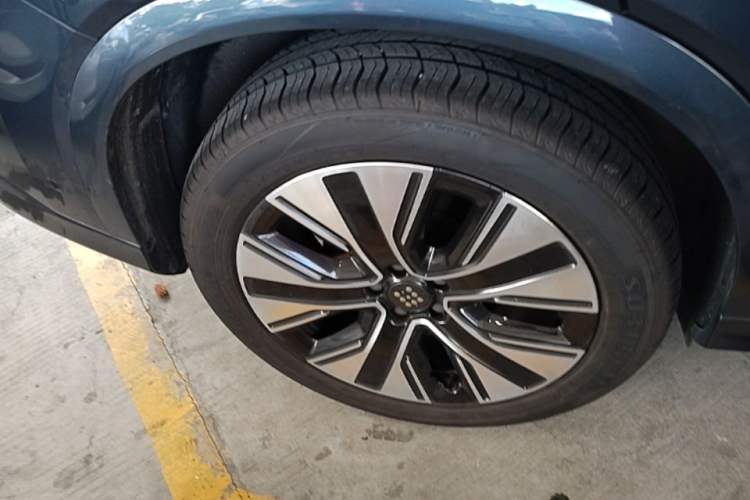 Used Landian E5 PLUS 2026 Model 230km Ultra-Long-Range Version Ultra 7-seater Right Rear Wheel Hub