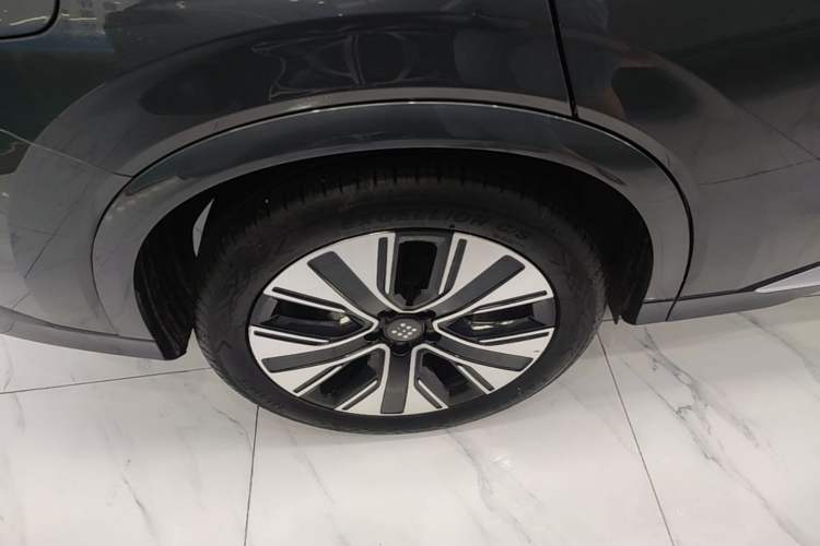 Used Landian E5 PLUS 2026 Model 165km Long-Range First-Adoption Version Ultra 7-seater Right Rear Wheel Hub