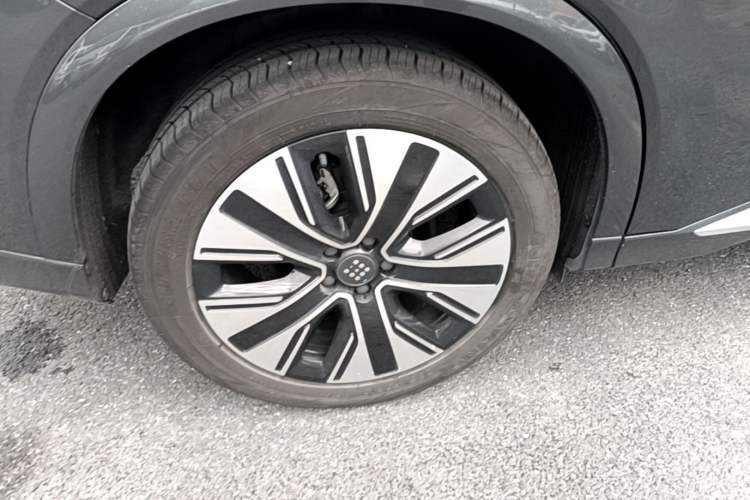 Used Landian E5 PLUS 2026 Model 165km Long-Range First-Adoption Version Ultra 7-seater Right Rear Wheel Hub