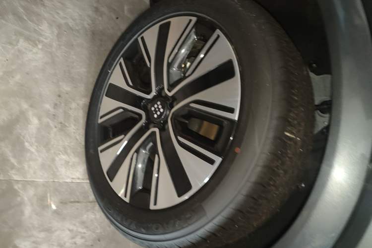 Used Landian E5 PLUS 2026 Model 165km Long-Range First-Adoption Version Ultra 7-seater Right Rear Wheel Hub