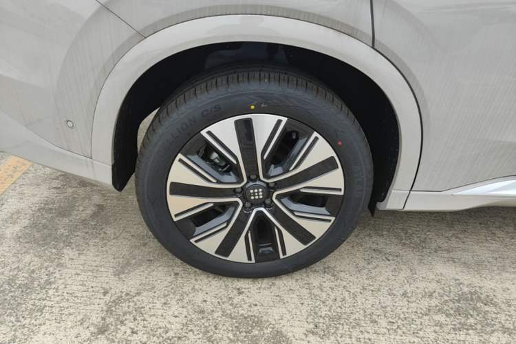 Used Landian E5 PLUS 2026 Model 230km Ultra-Long-Range Version Ultra 7-seater Right Rear Wheel Hub