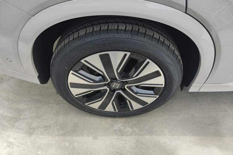 Used Landian E5 PLUS 2026 Model 230km Ultra-Long-Range Version Ultra 5-seater Right Rear Wheel Hub