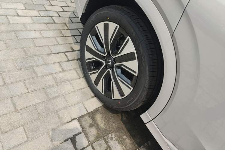 Used Landian E5 PLUS 2026 Model 230km Ultra-Long-Range Version Ultra 5-seater Right Rear Wheel Hub