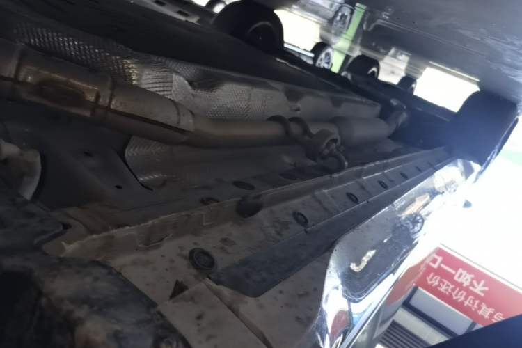 Used Landian E5 PLUS 2026 Model Standard-Range All-Wheel-Drive Performance Version Ultra Right Side Sill