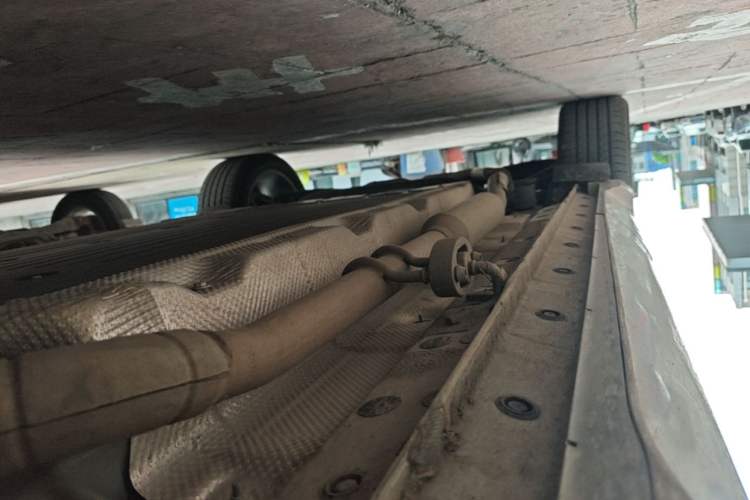 Used Landian E5 PLUS 2026 Model Standard-Range All-Wheel-Drive Performance Version Ultra Right Side Sill