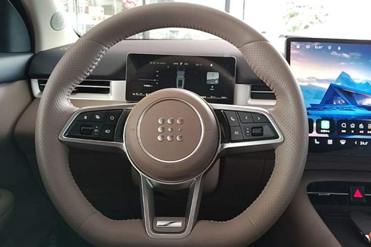 Used Landian E5 PLUS 2026 Model 230km Ultra-Long-Range Version Ultra 7-seater Steering Wheel