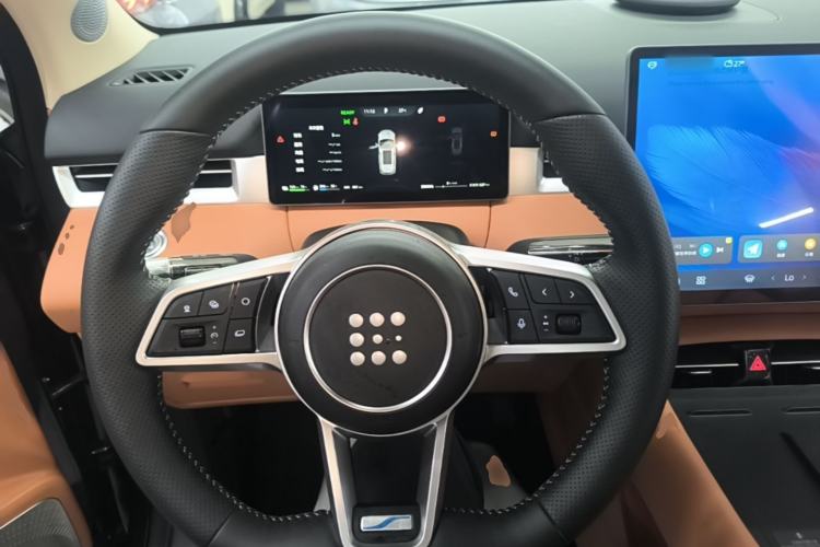Used Landian E5 PLUS 2026 Model 165km Long-Range First-Adoption Version Ultra 7-seater Steering Wheel