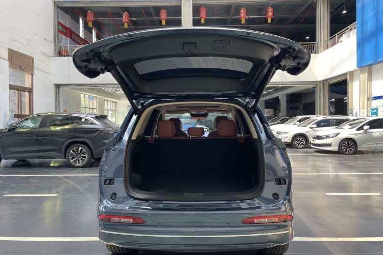 Used Landian E5 PLUS 2026 Model 165km Long-Range First-Adoption Version Ultra 5-seater Trunk