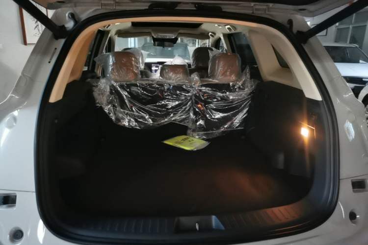 Used Landian E5 PLUS 2026 Model 230km Ultra-Long-Range Version Ultra 5-seater Trunk