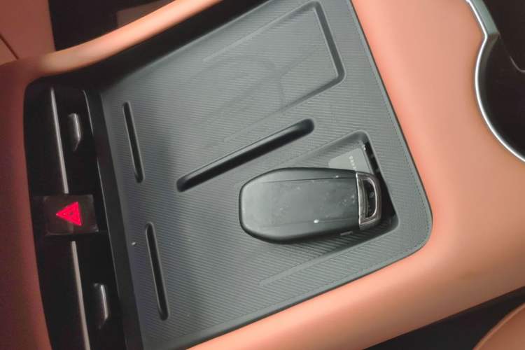 Used Landian E5 PLUS 2026 Model 165km Long-Range First-Adoption Version Ultra 5-seater Vehicle Key