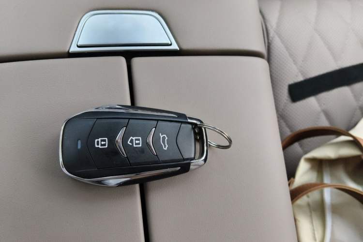 Used Landian E5 PLUS 2026 Model 230km Ultra-Long-Range Version Ultra 7-seater Vehicle Key