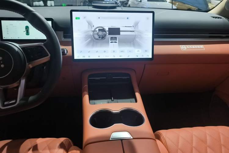 Used Landian E5 PLUS 2026 Model 165km Long-Range First-Adoption Version Ultra 7-seater Audio And AC Panel