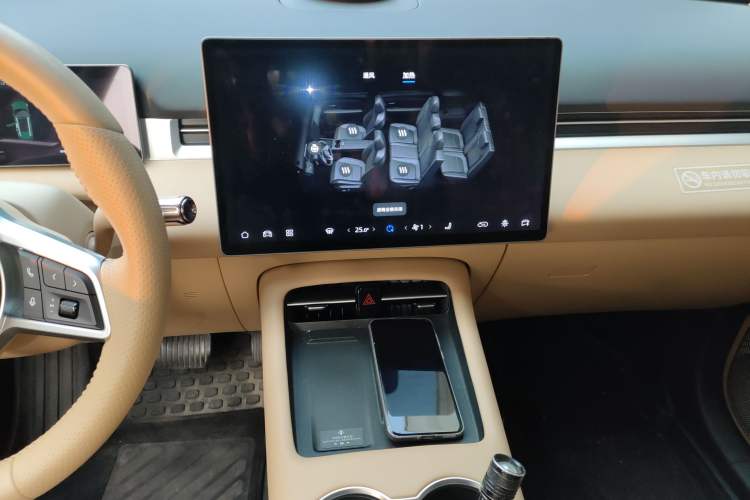Used Landian E5 PLUS 2026 Model 165km Long-Range First-Adoption Version Ultra 7-seater Audio And AC Panel