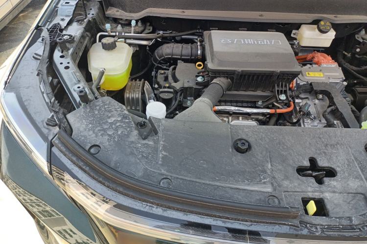 Used Landian E5 PLUS 2026 Model 165km Long-Range First-Adoption Version Ultra 7-seater Engine Bay Right