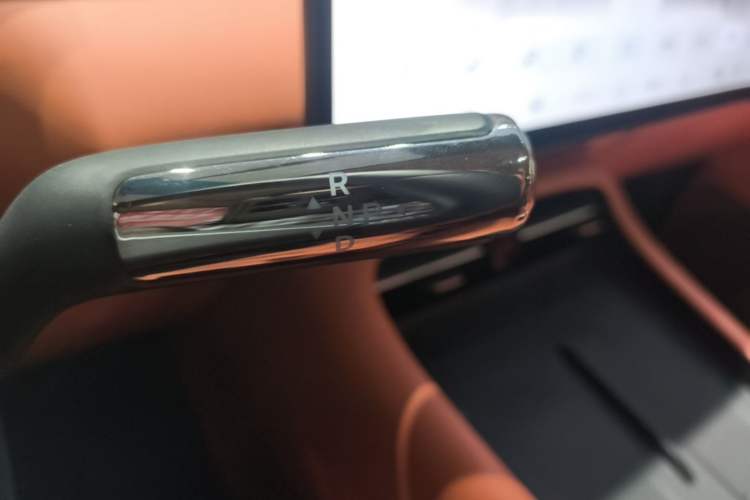 Used Landian E5 PLUS 2026 Model 165km Long-Range First-Adoption Version Ultra 7-seater Gear Lever