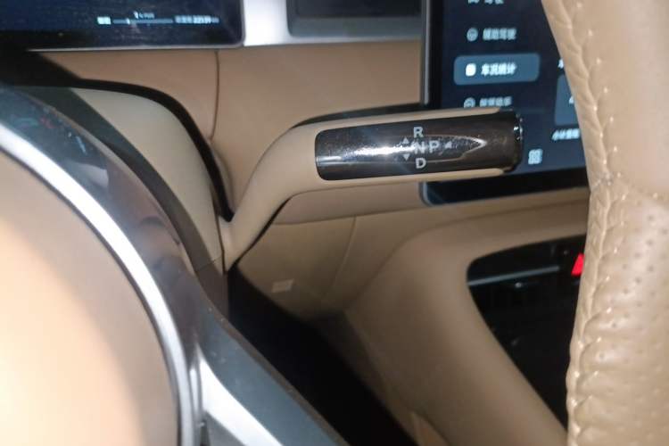 Used Landian E5 PLUS 2026 Model 165km Long-Range First-Adoption Version Ultra 7-seater Gear Lever