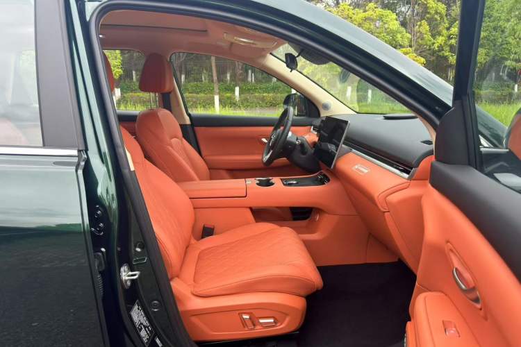 Used Landian E5 PLUS 2026 Model 165km Long-Range First-Adoption Version Ultra 7-seater Interior 10