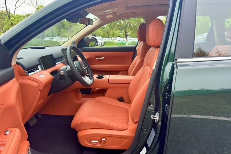 Used Landian E5 PLUS 2026 Model 165km Long-Range First-Adoption Version Ultra 7-seater Interior 2