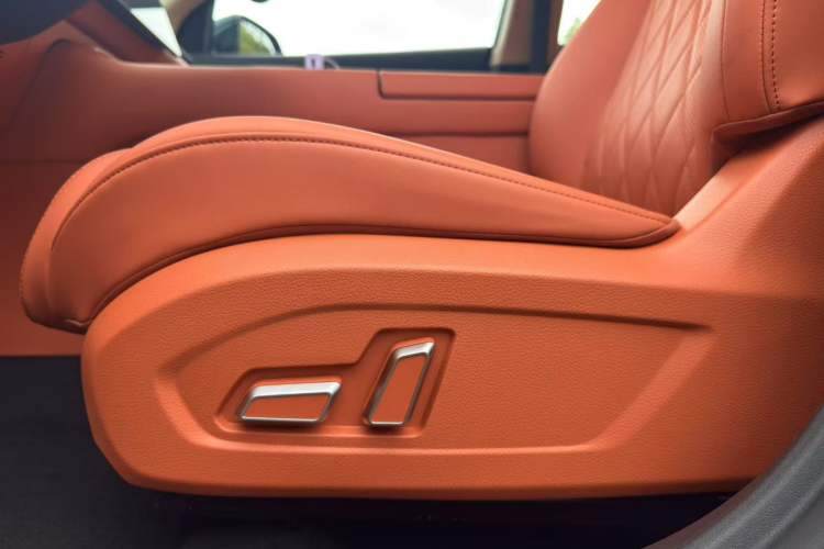 Used Landian E5 PLUS 2026 Model 165km Long-Range First-Adoption Version Ultra 7-seater Interior 5