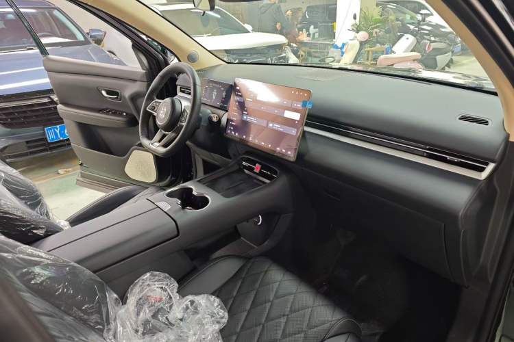Used Landian E5 PLUS 2026 Model, 165km Long-Range First-Adoption Edition Max, 7-seater Interior 5