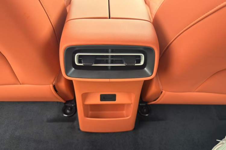 Used Landian E5 PLUS 2026 Model 165km Long-Range First-Adoption Version Ultra 7-seater Interior 6