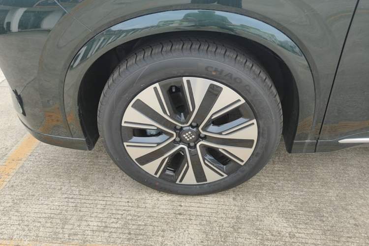 Used Landian E5 PLUS 2026 Model 230km Ultra-Long-Range Version Ultra 7-seater Left Front Wheel Hub