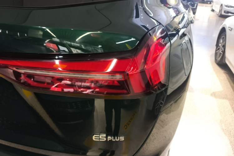 Used Landian E5 PLUS 2026 Model 165km Long-Range First-Adoption Version Ultra 7-seater Right Rear Taillight