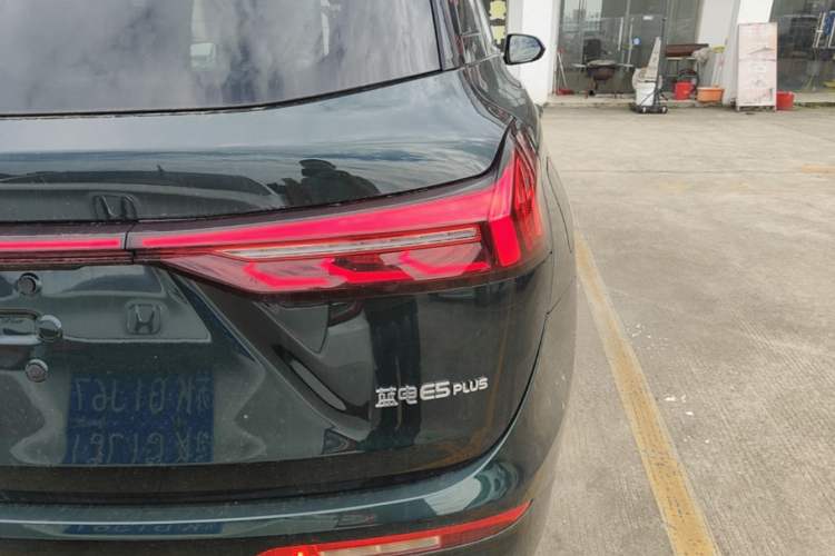 Used Landian E5 PLUS 2026 Model 230km Ultra-Long-Range Version Ultra 7-seater Right Rear Taillight