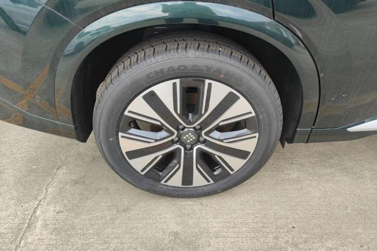 Used Landian E5 PLUS 2026 Model 230km Ultra-Long-Range Version Ultra 7-seater Right Rear Wheel Hub
