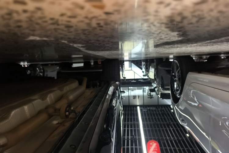 Used Landian E5 PLUS 2026 Model 165km Long-Range First-Adoption Version Ultra 7-seater Right Side Sill